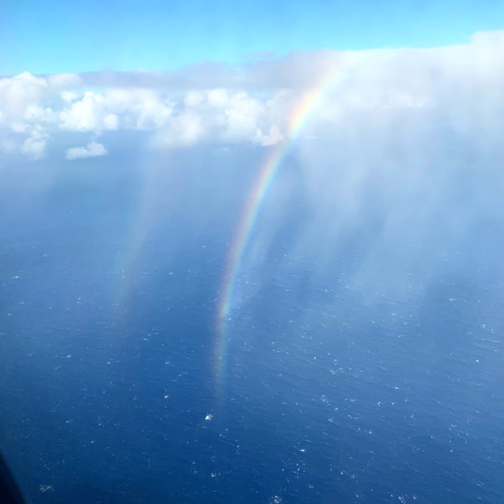 虹　レインボー　ダブルレインボー　飛行機　空撮　ハワイ　マウイ島　ハワイ旅行
